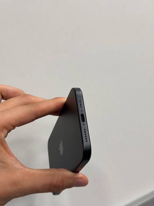 Продавам iPhone 16 PLUS 100% батерия