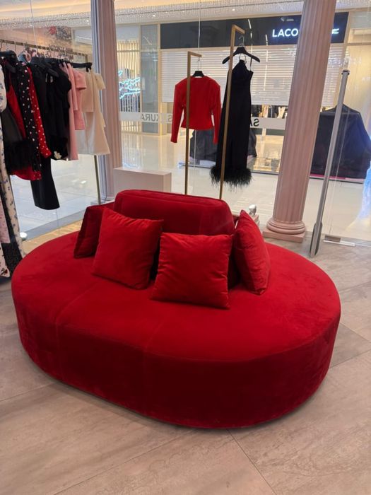 Диван круглый красный