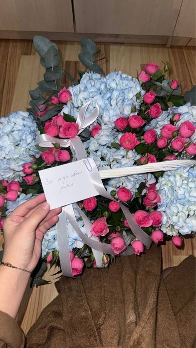 Продаю цветы в корзине