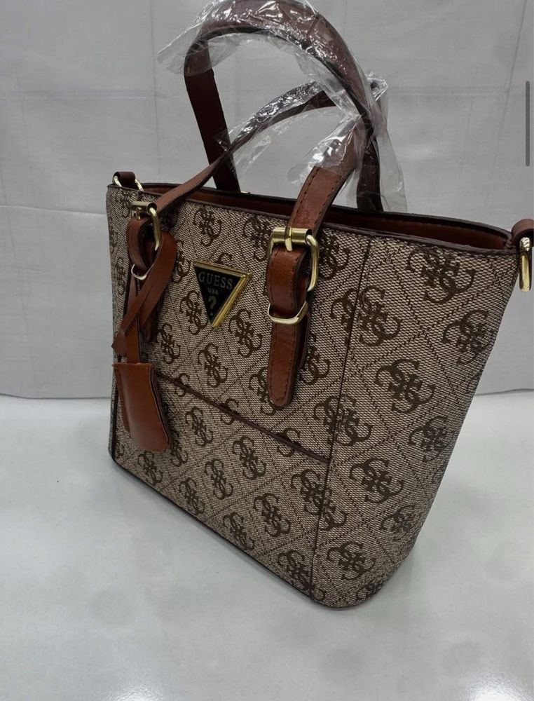 Дамска чанта Guess