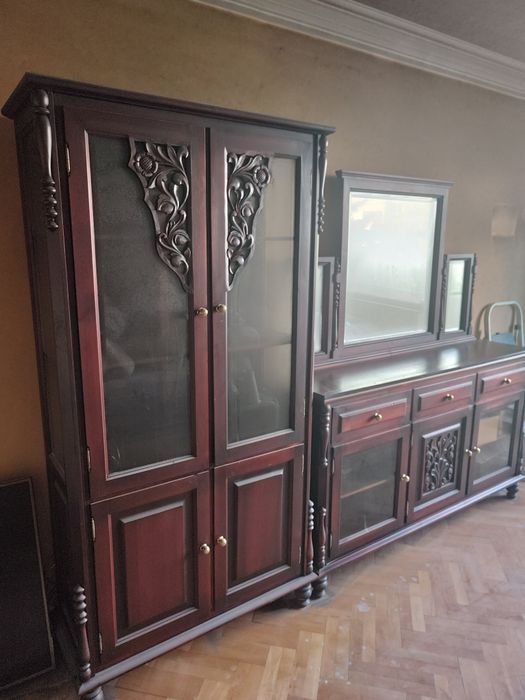 Два дървени скрина