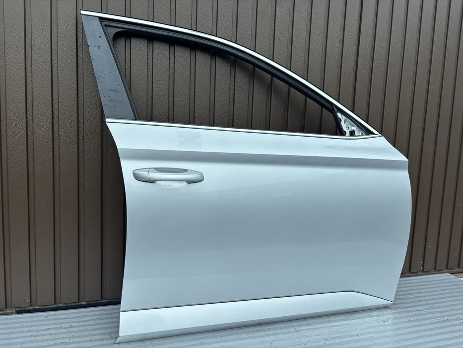 Usa dr fata  Skoda Superb 3 cod de culoare LA7W  2015-2020