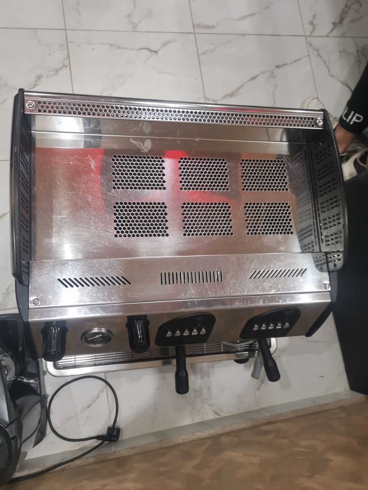 Продавам кафемашина EXPOBAR и кафемелачка