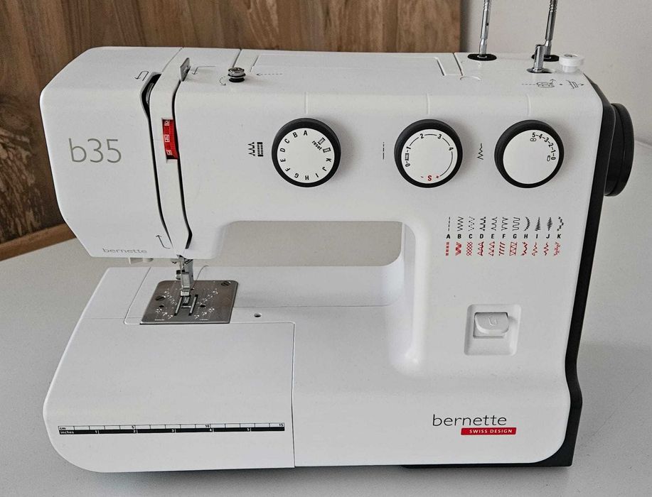 Masina de Cusut Electromecanica Bernette B35, 23 cusaturi