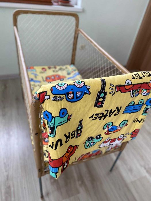 продавам леко бебешко/детско /креватче и завивики