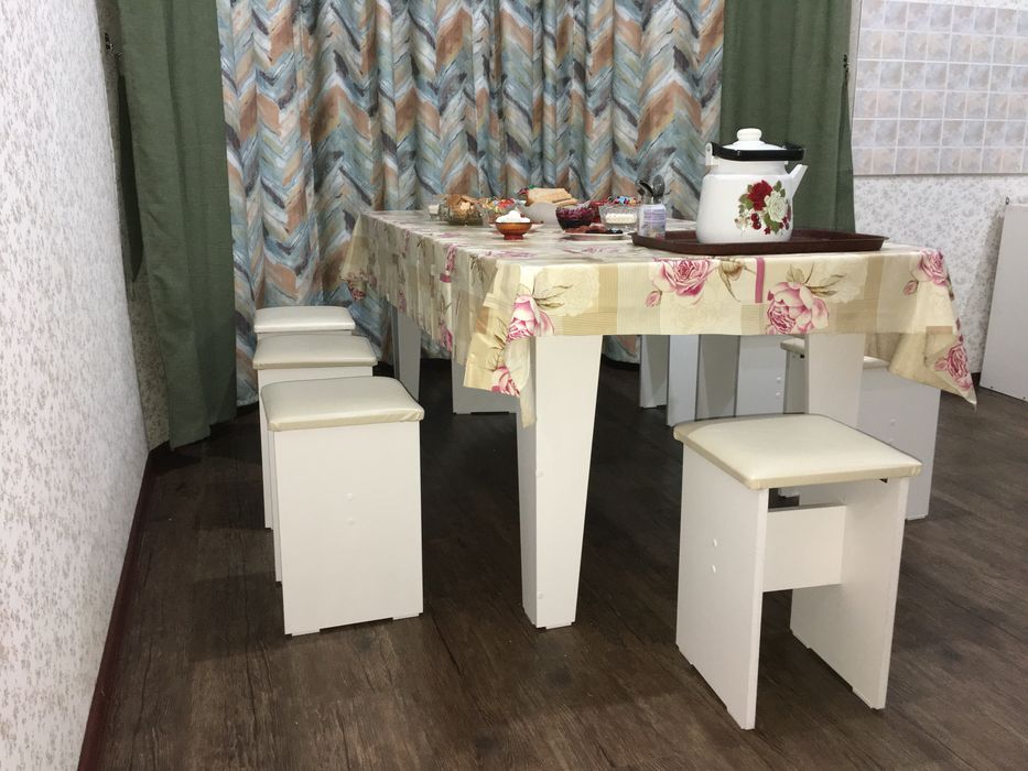 Стол со стульями, стулья 8 шт,  стол 2*90 материал ЛДСП