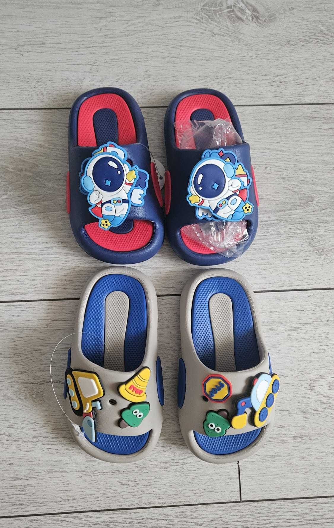 Papuci,marime 24-25, lungimea interioara 16 cm.