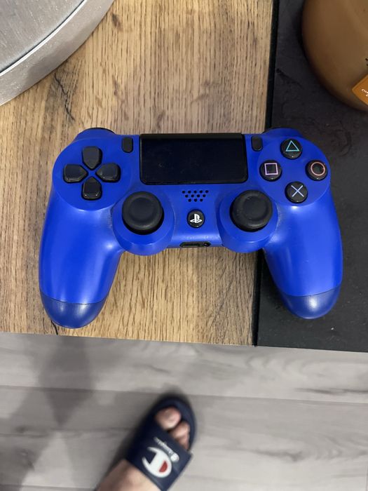 Ps4 Pro 1TB, 2 controllere, 3 jocuri fizice