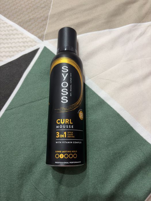 Spuma pentru par creț