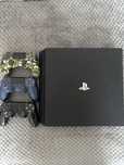Playstation 4 pro 1 TB 5 controllere