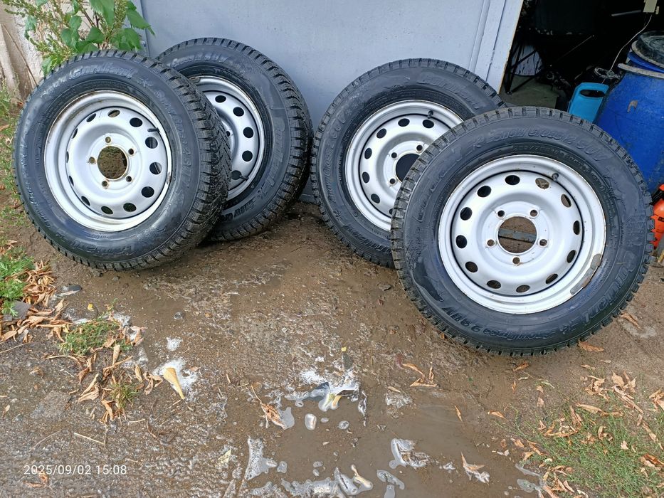 Продам резину 205/70 R15