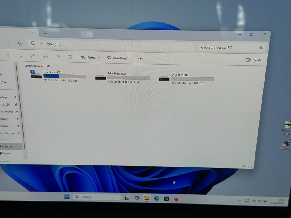 Lenovo Yoga Slim 7  Pret 3500  lei