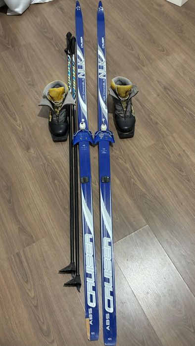 Продам взрослые лыжи комплект