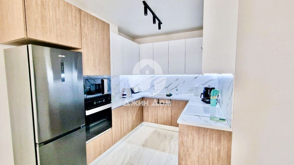 Продава се Тристаен апартамент в Бургас, Славейков - 120 кв.м за 2917 €/кв.м - Снимка #2