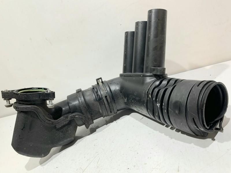 Furtun admisie aer Volkswagen Golf 7 (2012-2017) 1.2 tsi; 1.4 tsi CYVB; CJZ 04E129651C