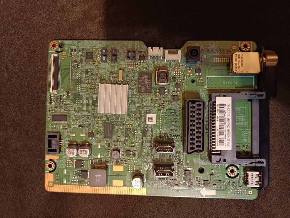 Платка за Samsung UE32J4000AW