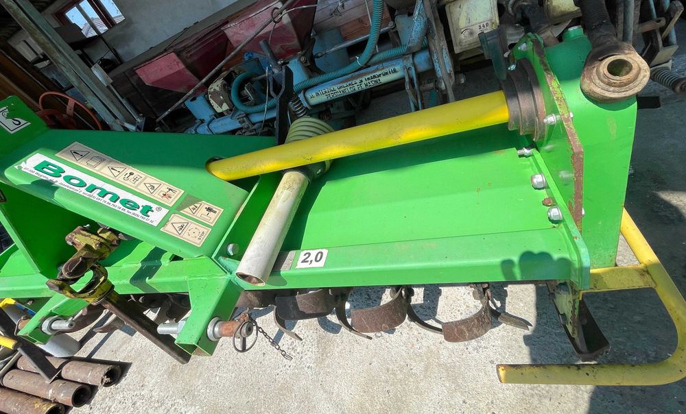 Vand JOHN DEERE 2040 + utilaje !
