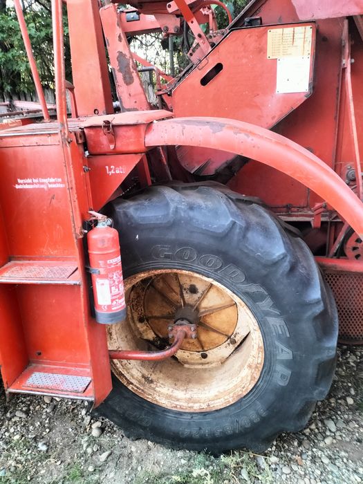 Se vinde combina fahr m66s cu motor cu răcire pe aer deutz f4l 912