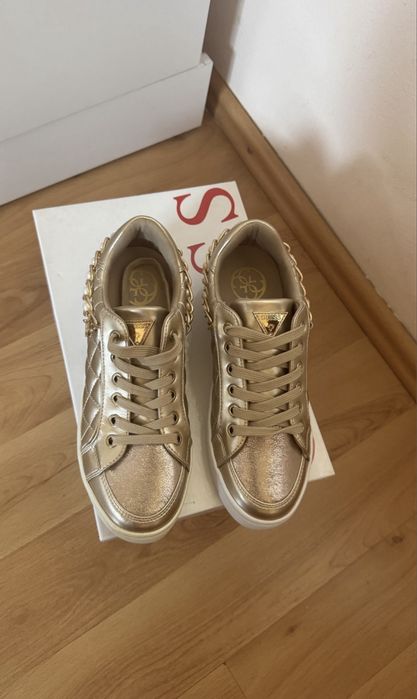 Tenesi Guess marimea 37 noi