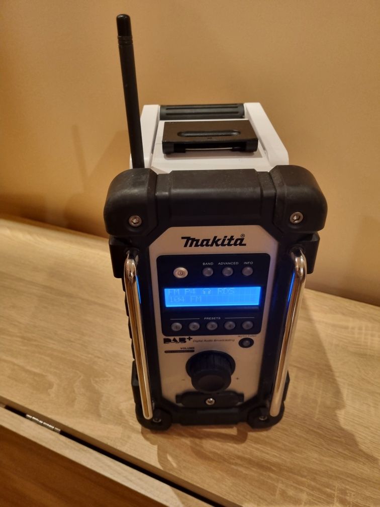 Radio de santier Makita cu baterie