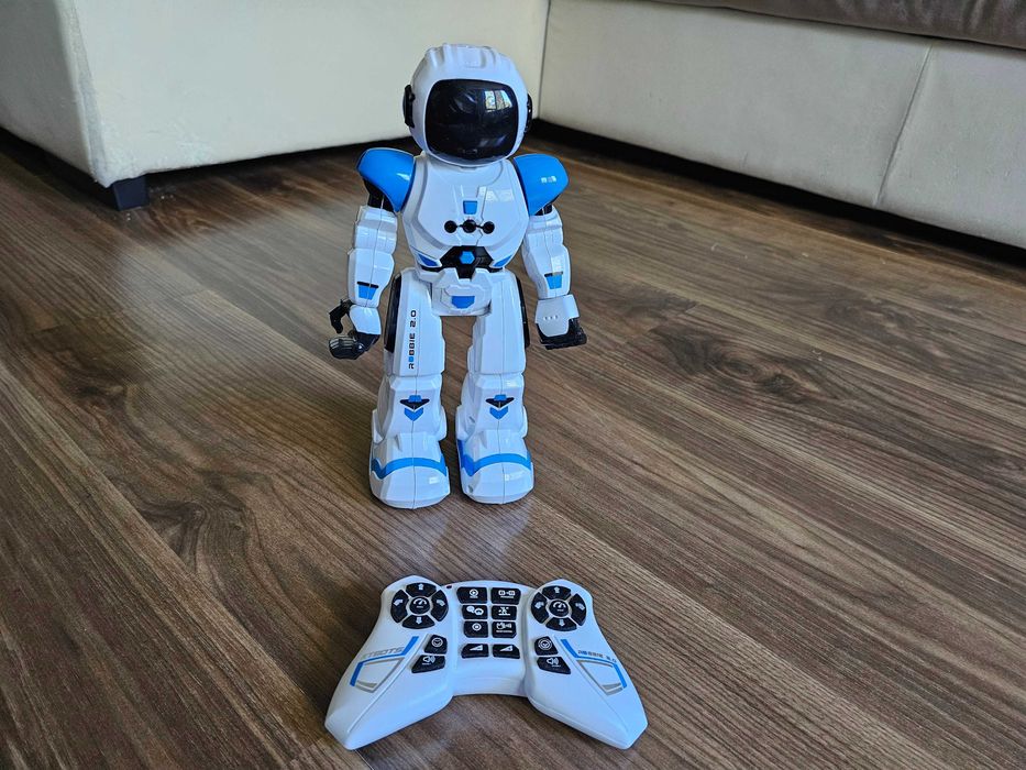 Робот с достанционно