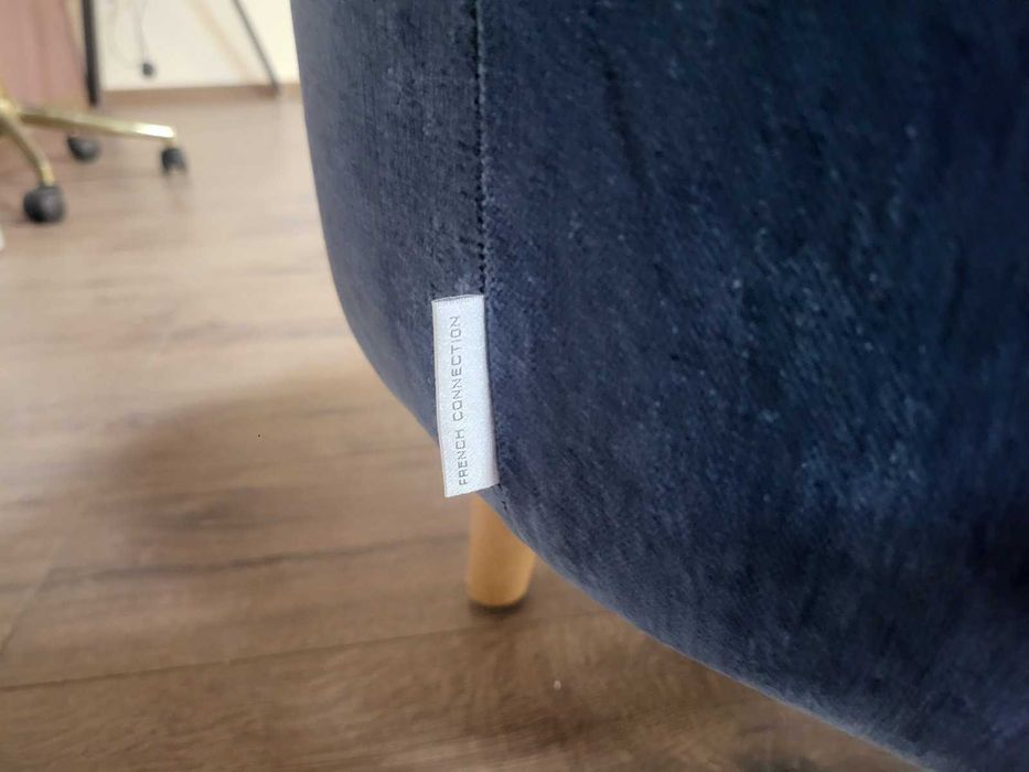 Синя кръгла табуретка от плат