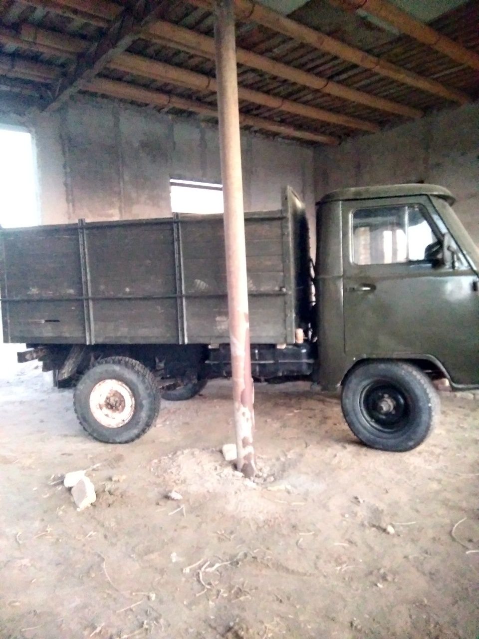 Uaz bartavoy sotiladi
