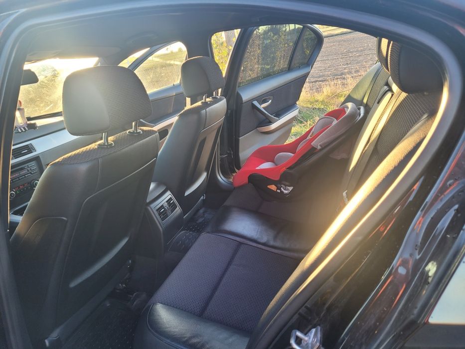 BMW seria 3 e90 anul 2011 luna11