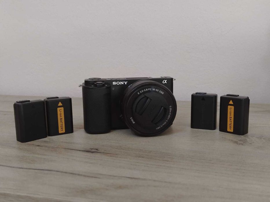 aparat foto Sony ZV-E10 cu 16-50 vlogging