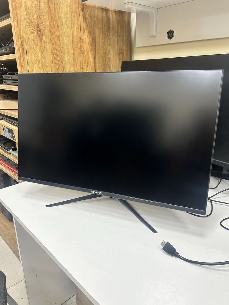 Manitor Everal 27 lik 100Hz