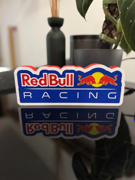 Lampă LED decorativă Red Bull Racing – ideală pentru birou sau gaming