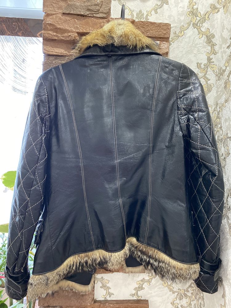 Кожаная куртка с натуральным мехом (рр44)