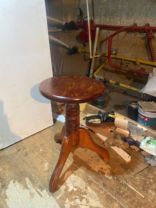 Стул с винтовым механизмом