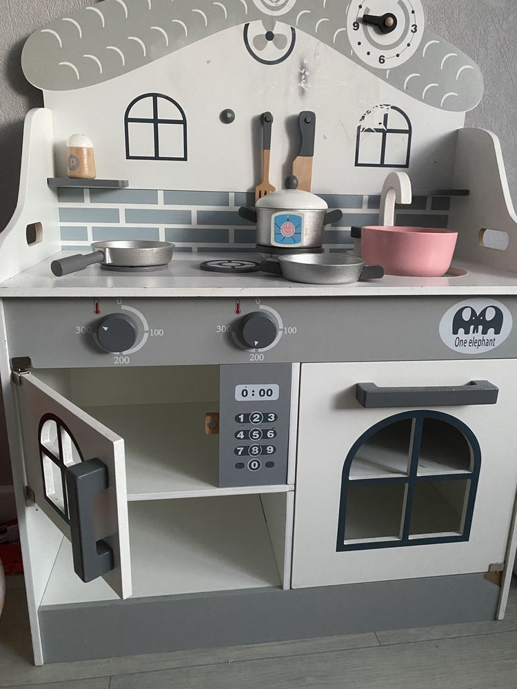 продам детскую кухню 10000
