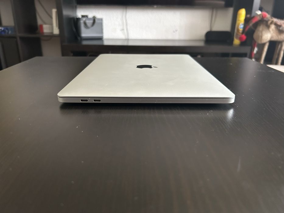 Macbook Pro 13" A1989 2019 GB 256 GB SSD baterie 354 cicluri