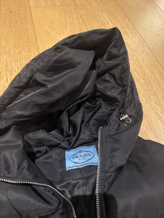 Vand geaca noua Prada marime M femei