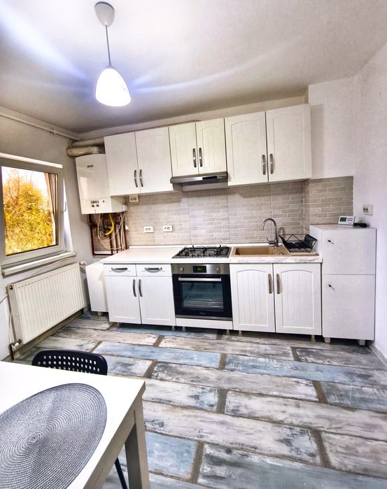 De inchiriat Apartament 4 camere, 2 bai, 2 balcoane pe Malul Timisului