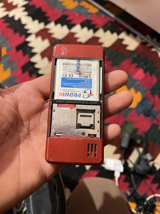 Sony ercsson c902 qizil idial