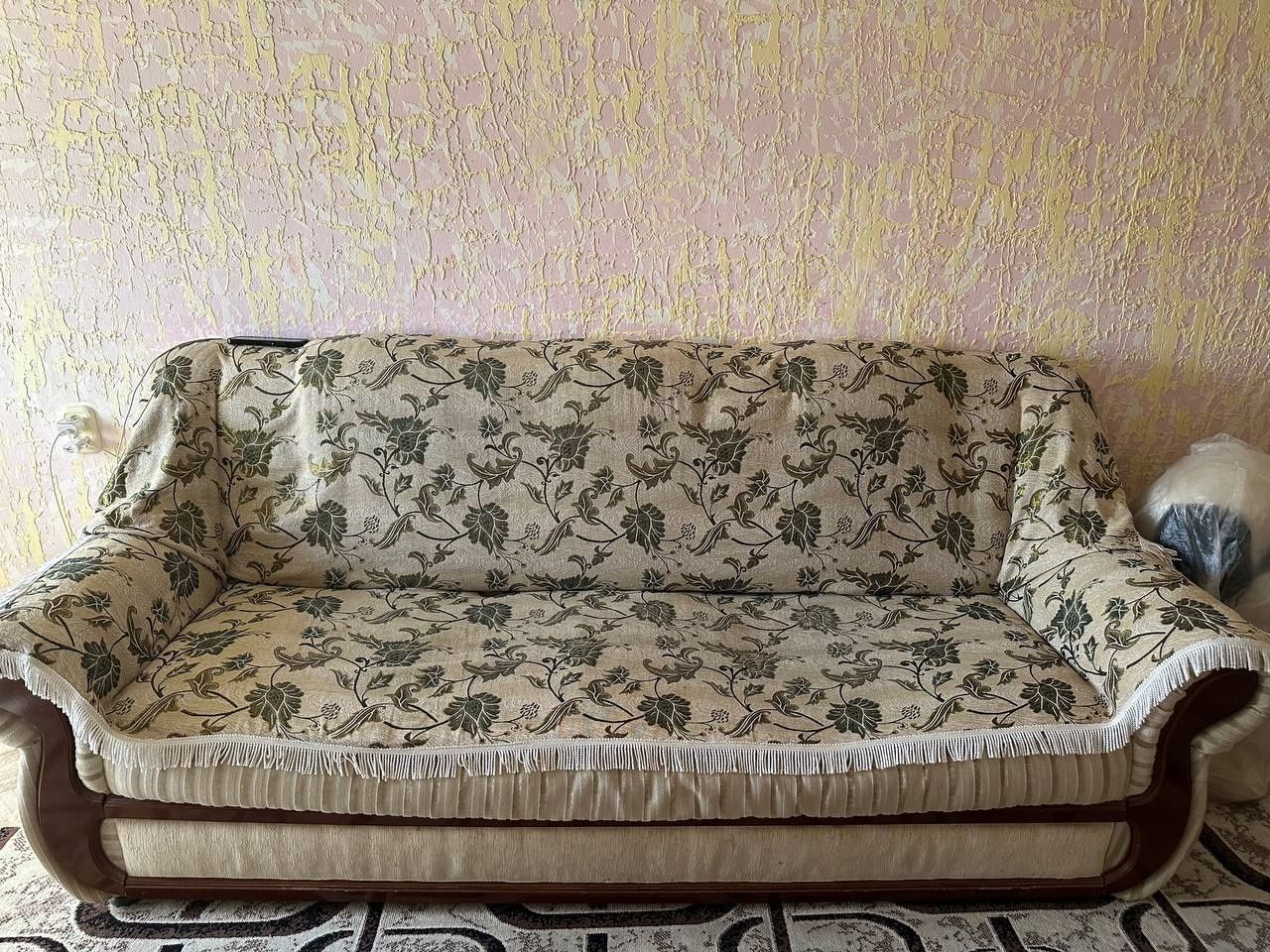 Срочно продам диван и 2 кресло