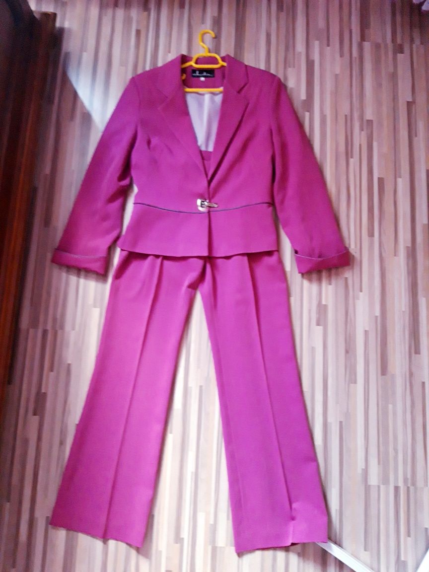 Costum cu pantalon roz bombom