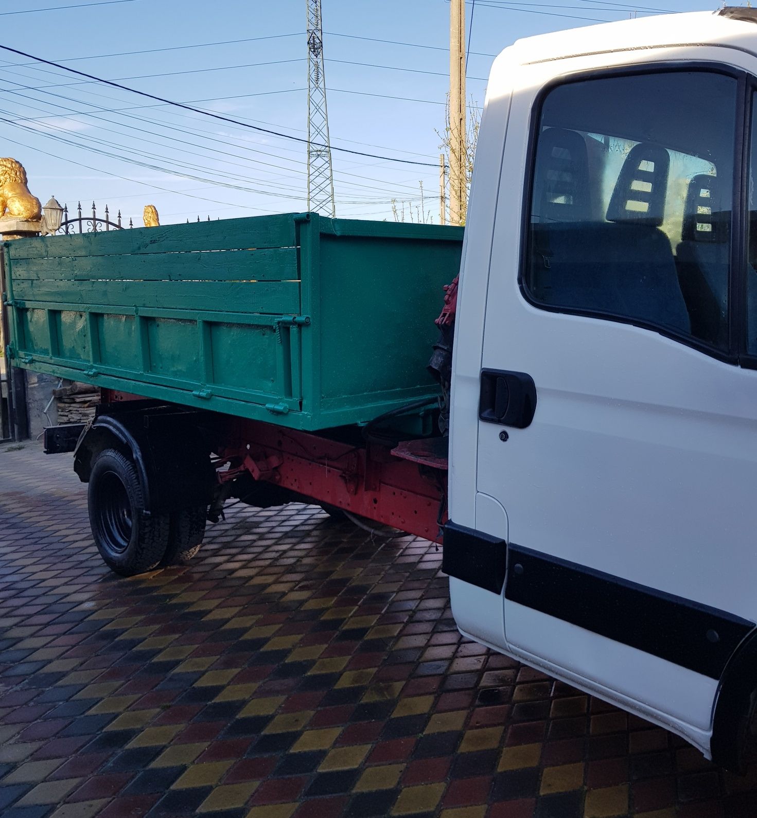 Vand iveco daily 2.8 basculabil cu Macara