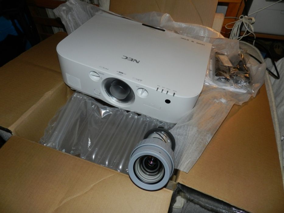NEC PA622U/PA522U 3LCD projector-поддържа 4К,3D,16000лвПрофесионален П