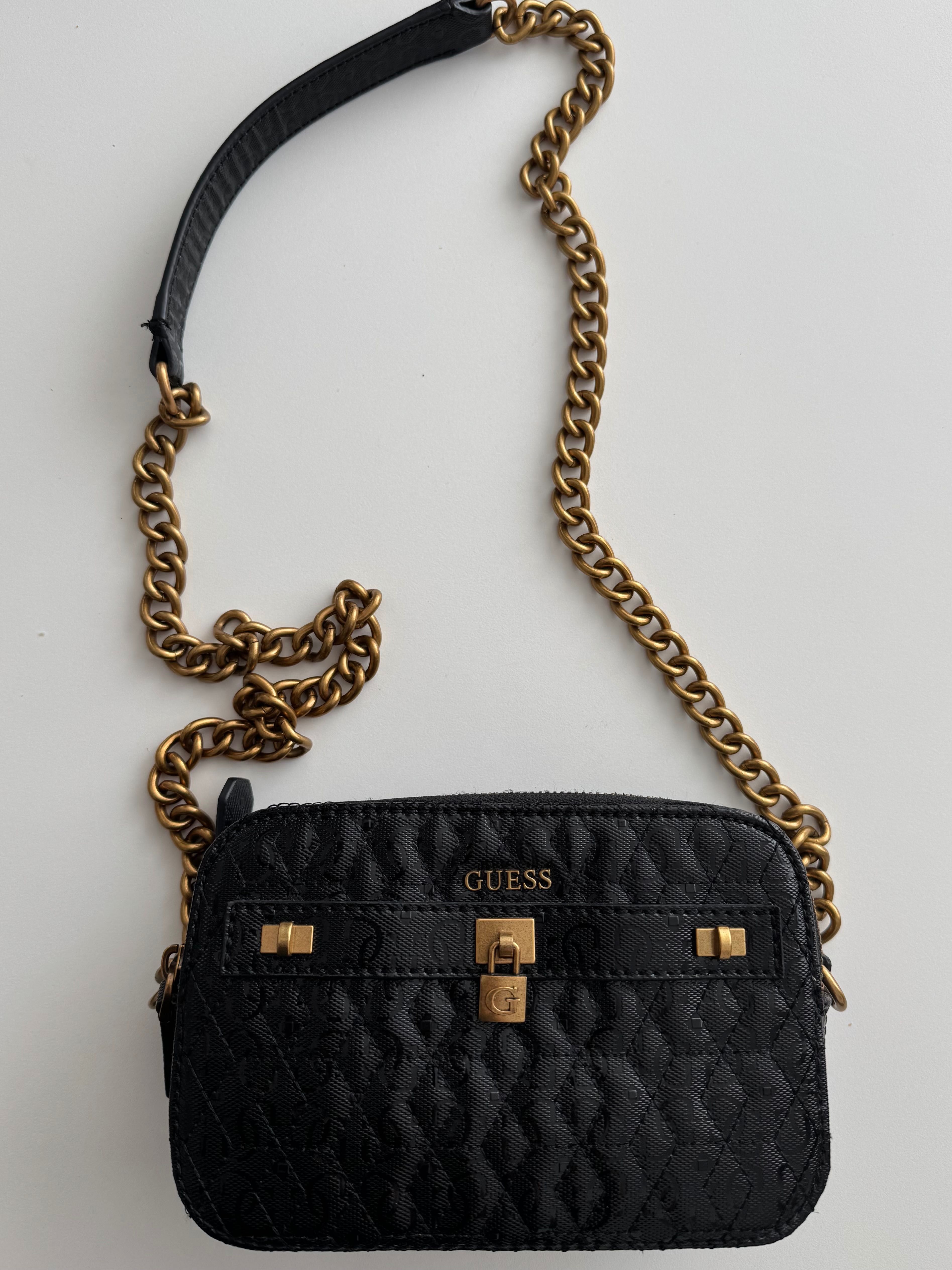 Дамска чанта Guess - малка, черна