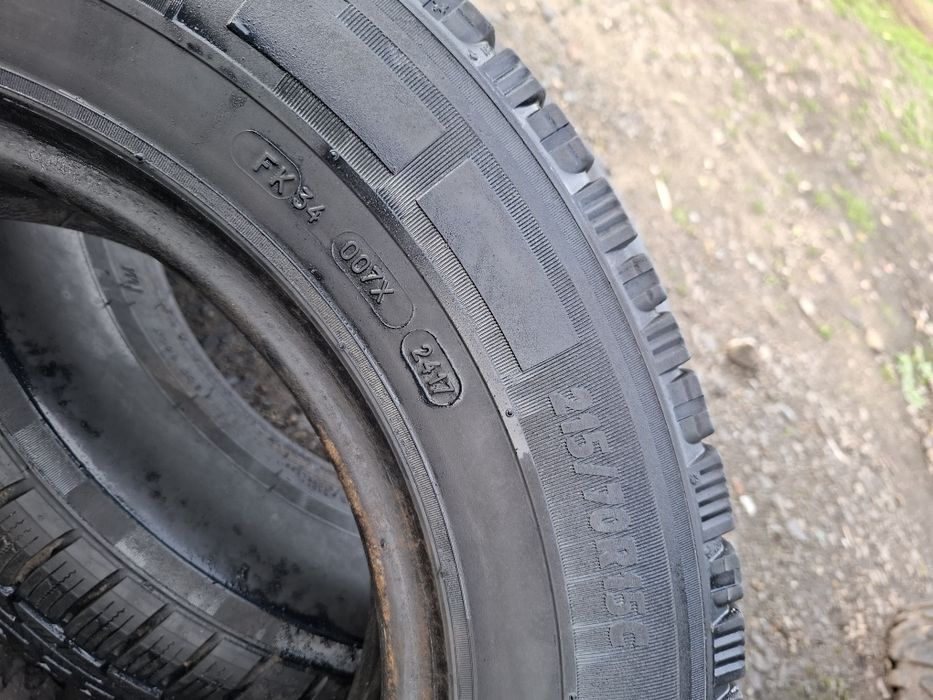 Vand 1 sau 2 anvelope 215 70 15 C de iarna bune nus perechi