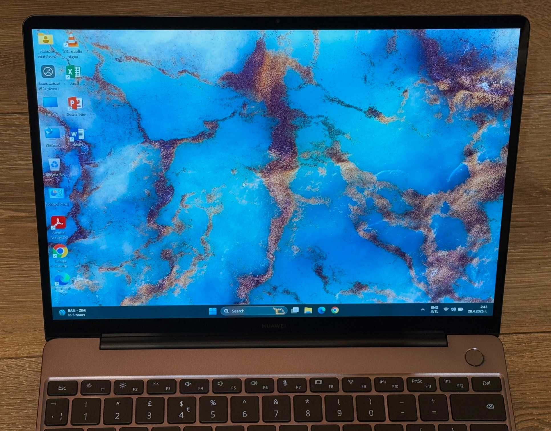 huawei matebook 13 I5/8RAM/256SSD/QHD Display