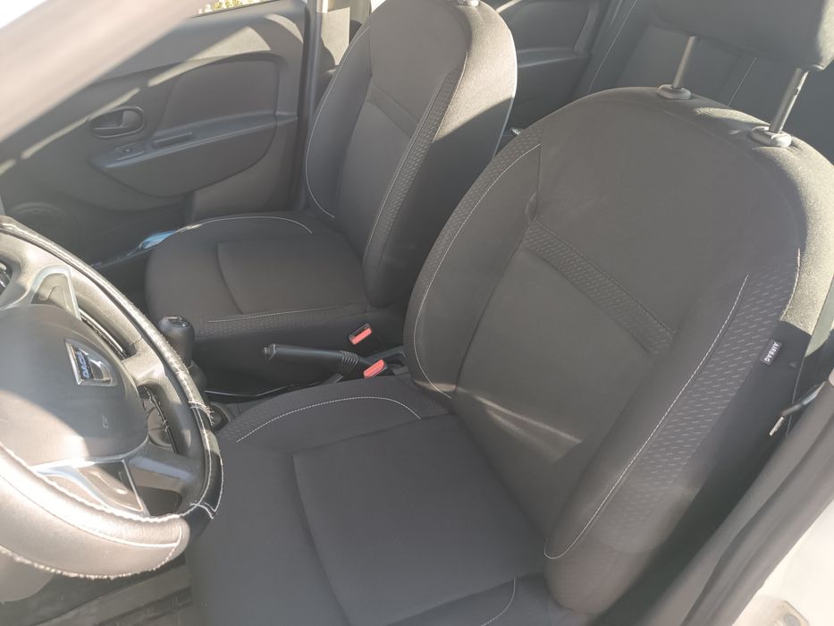 Vând Dacia Logan