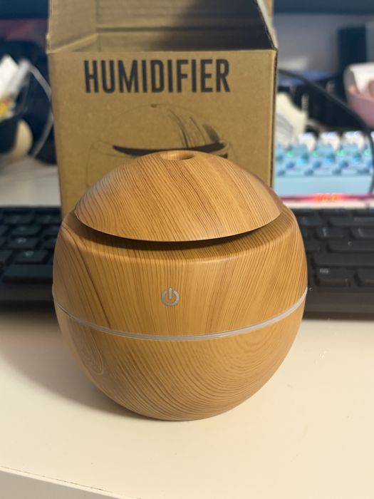 Mini Aroma Diffuser / Humidifier – Wood Effect, Color-Changing LED