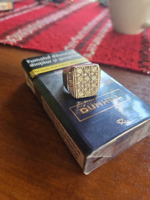 Vând inel aur alb 18k cu 5carate diamante sau schimb cu autoutilitară