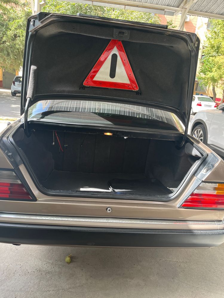 Mercedes-Benz W124 200D Завод Срочно