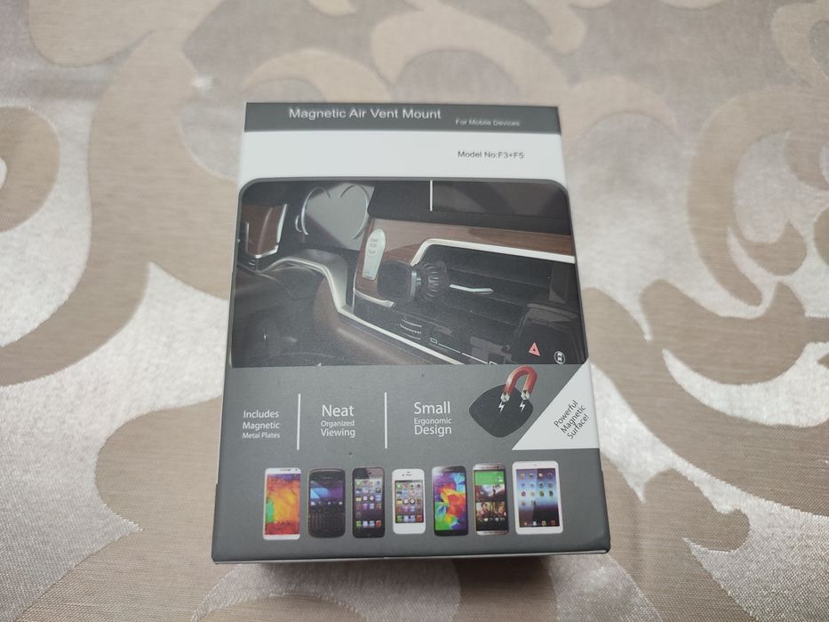 Магнитна стойка за телефон за автомобил.